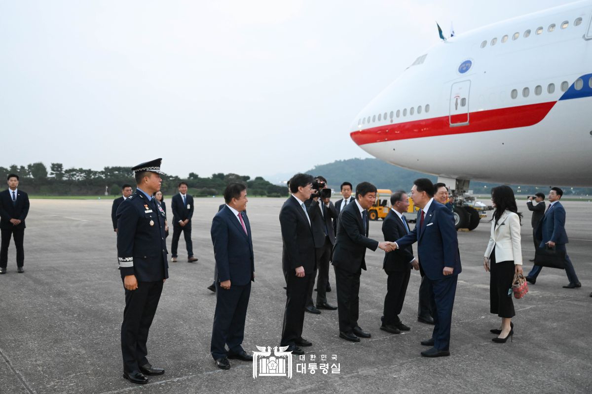 서울 공항 도착 행사