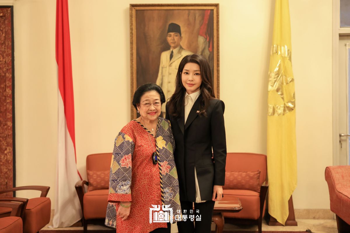 김건희 여사, 메가와티 수카르노푸트리 집권여당 대표(前 인도네시아 대통령)와의 친교 만남