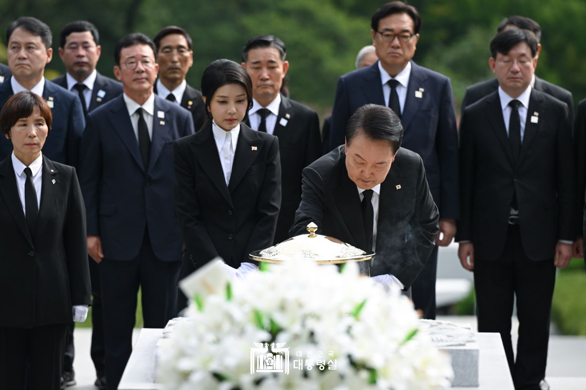 육영수 여사 서거 50주기 참배