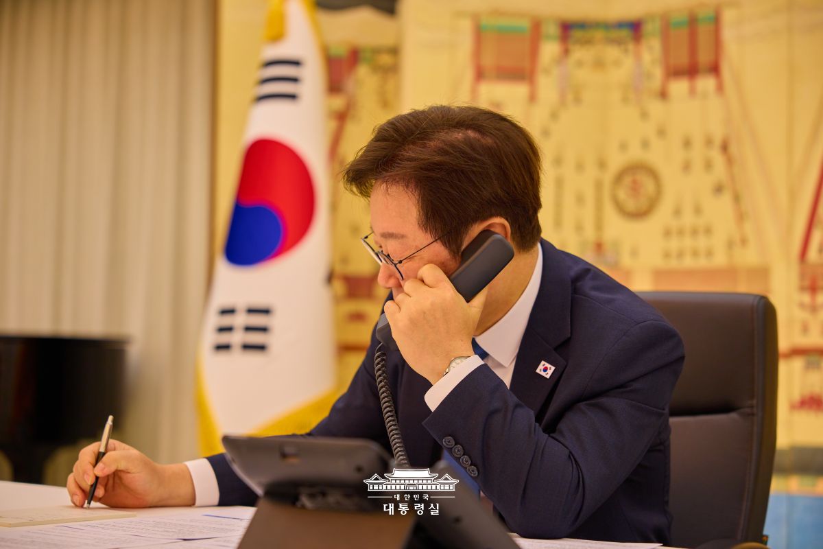 한국·타지키스탄 정상 통화 사진