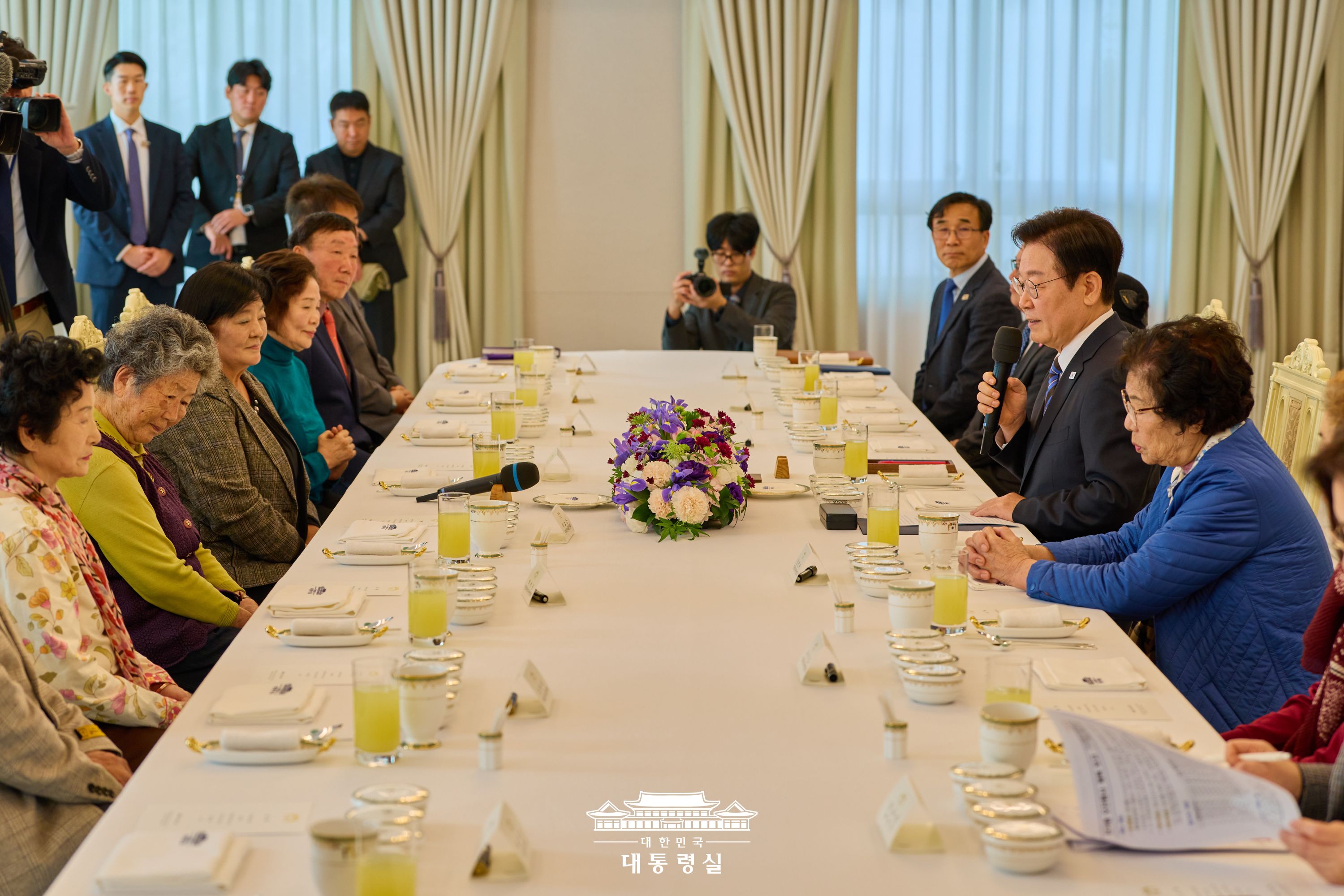 '진실과 정의의 길'을 걸어오신 민가협 회원분들께 감사를 전합니다 슬라이드3