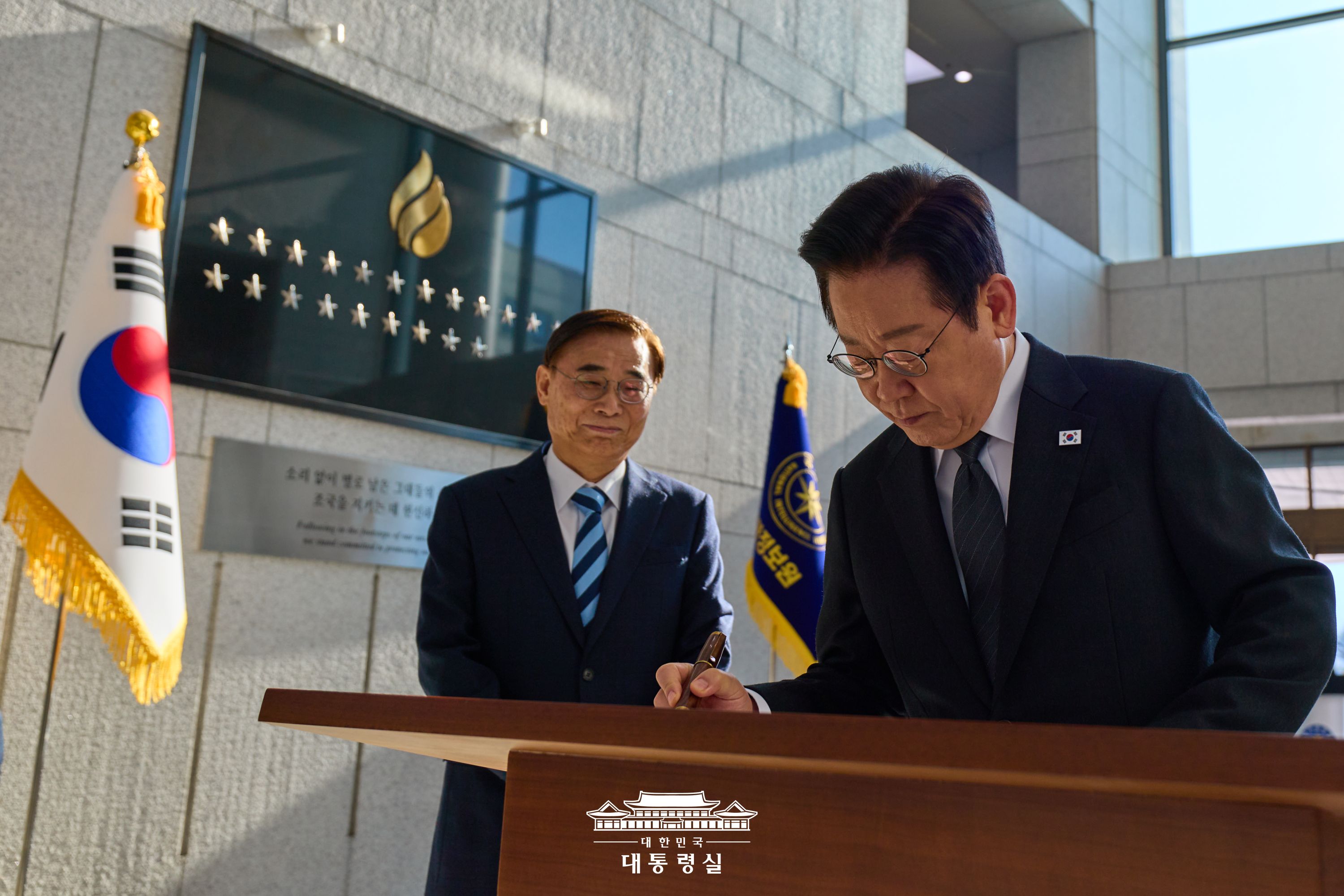 보이지 않는 희생에 감사를 전합니다 슬라이드2