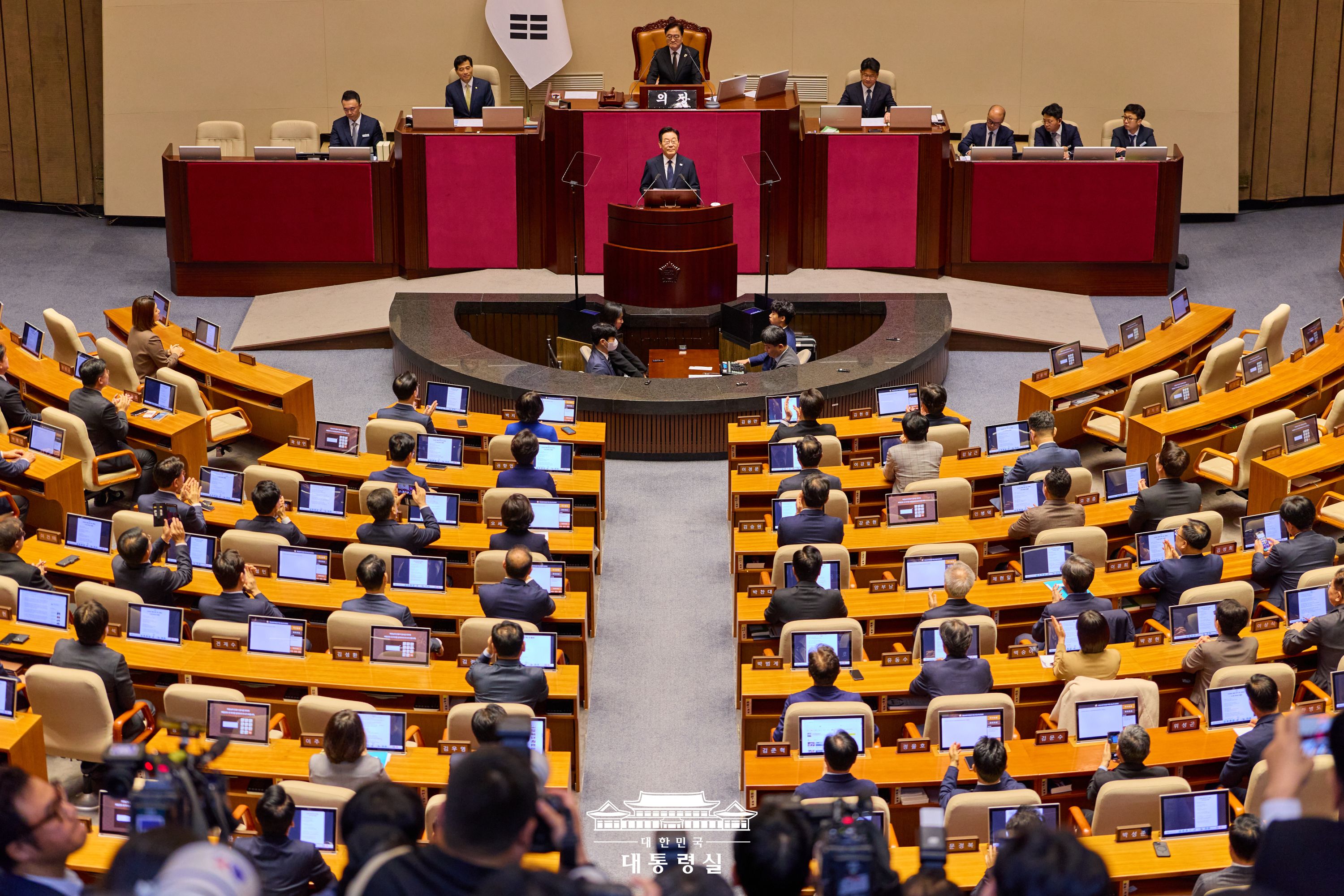 2025년 11월 5일 국민 여러분께 보고드립니다 슬라이드2