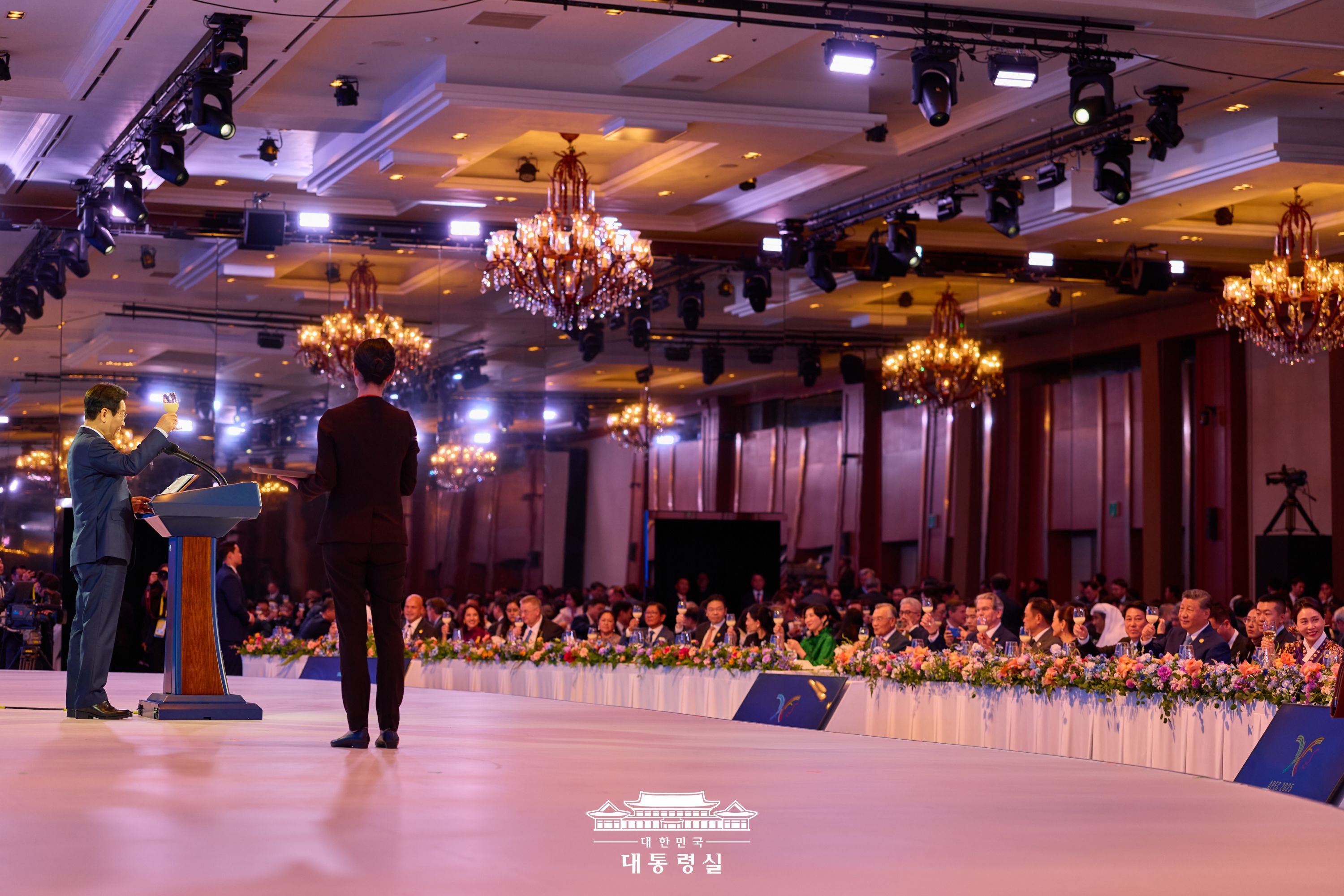 깊은 우정과 역사를 바탕으로 공동번영을 향해 함께 나아갑니다 슬라이드6