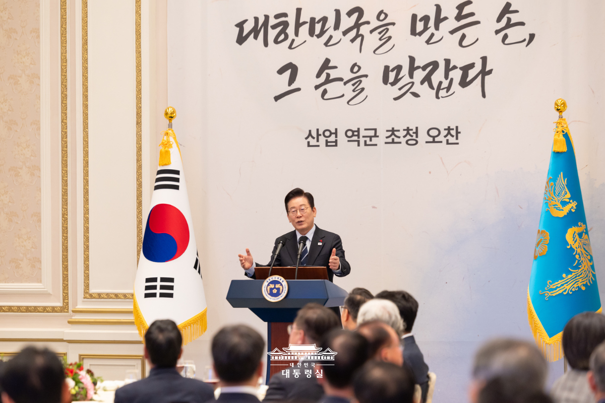 대한민국 경제의 기둥을 세워오신 산업 역군 여러분께 경의를 표합니다 사진