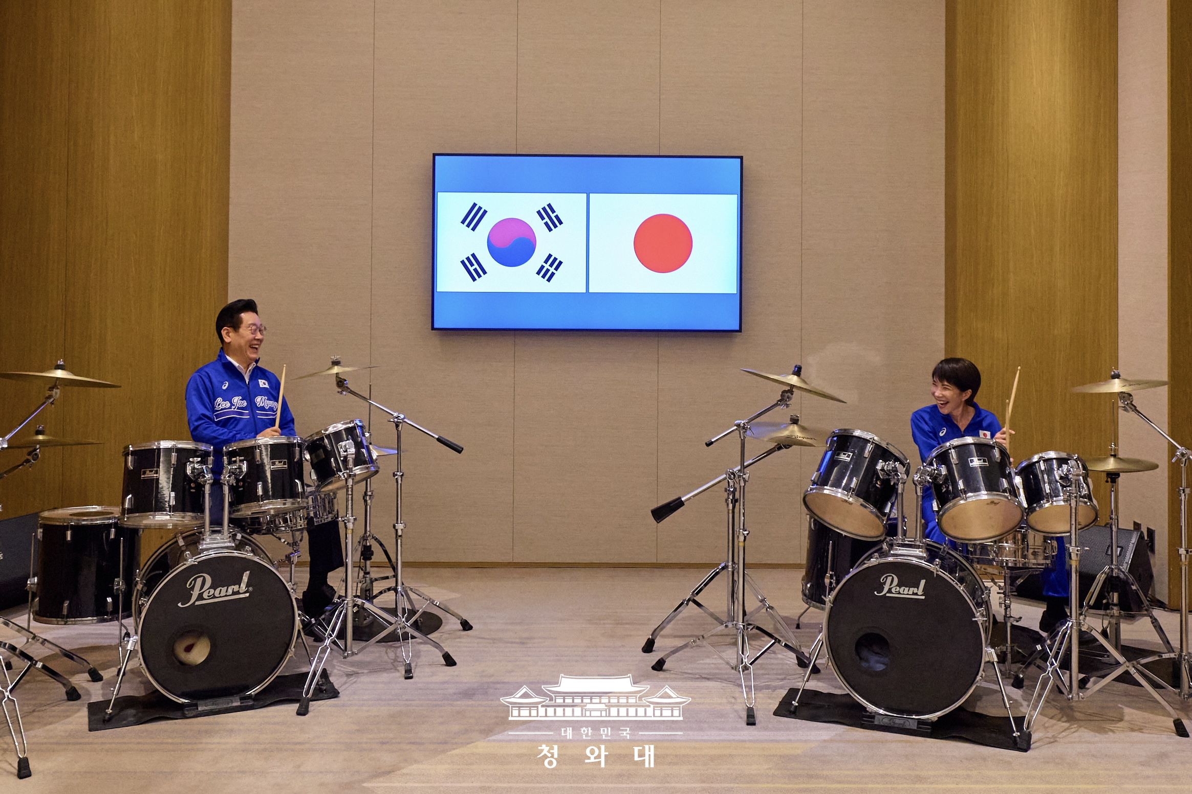 어설프지만, 그래서 더 잘 어울렸던 다카이치 총리님과의 합주^^ 슬라이드2