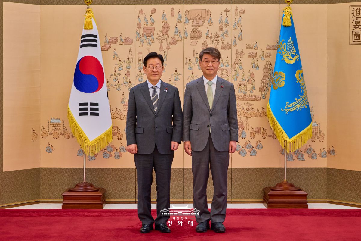 김지형 경사노위원장 위촉장 수여식 사진