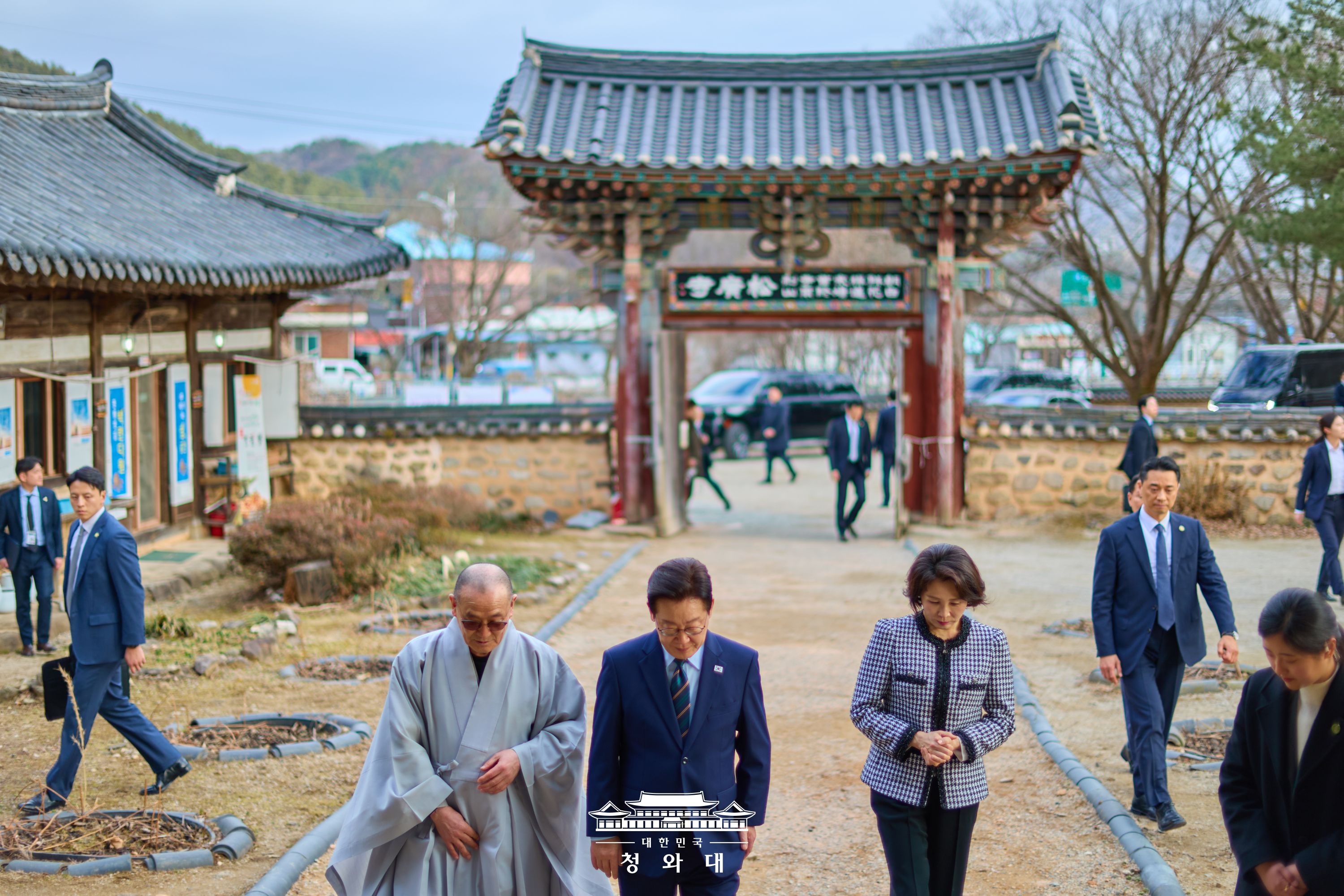 국민 여러분의 일상에 희망이 스며들 수 있도록 슬라이드1