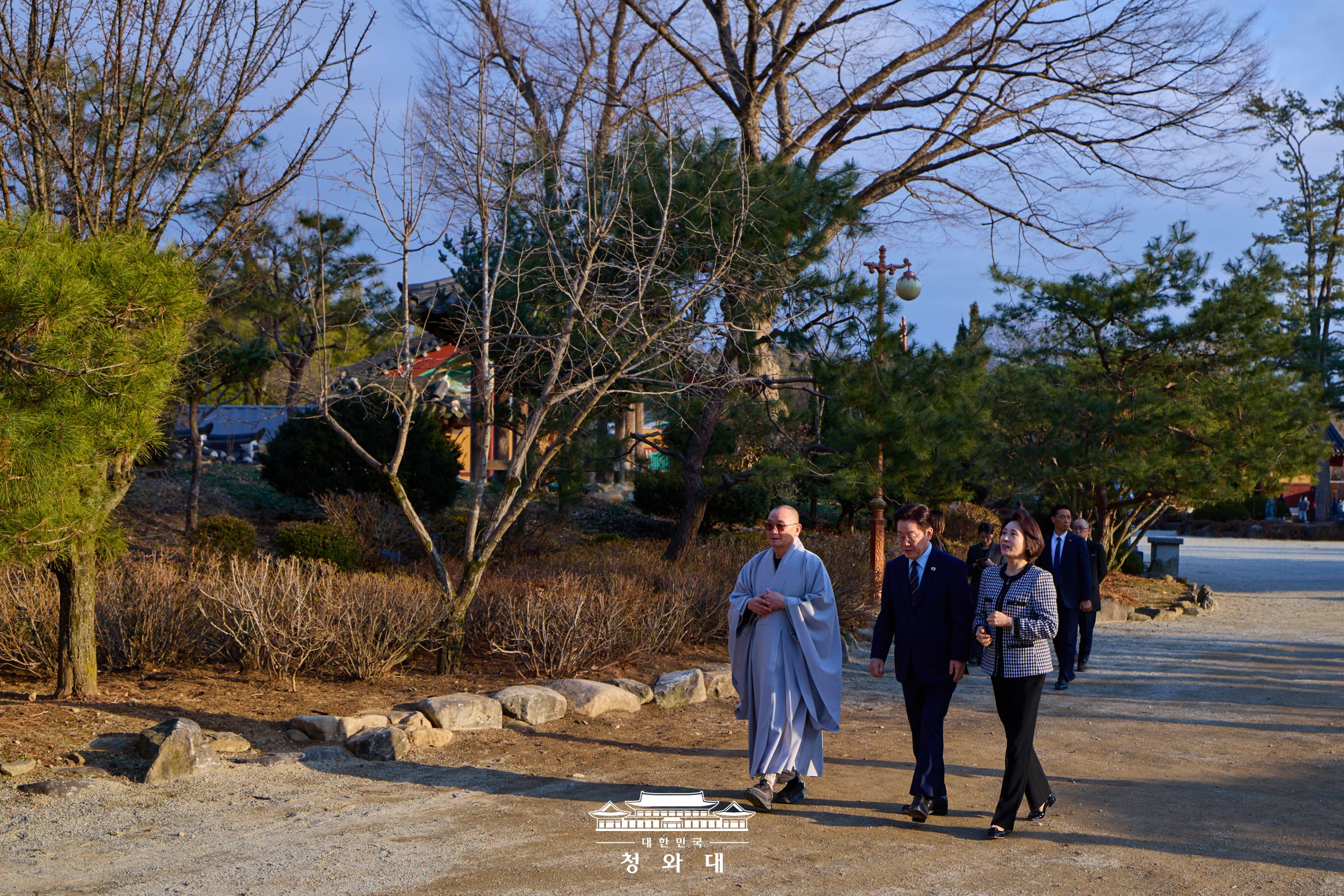 국민 여러분의 일상에 희망이 스며들 수 있도록 슬라이드3