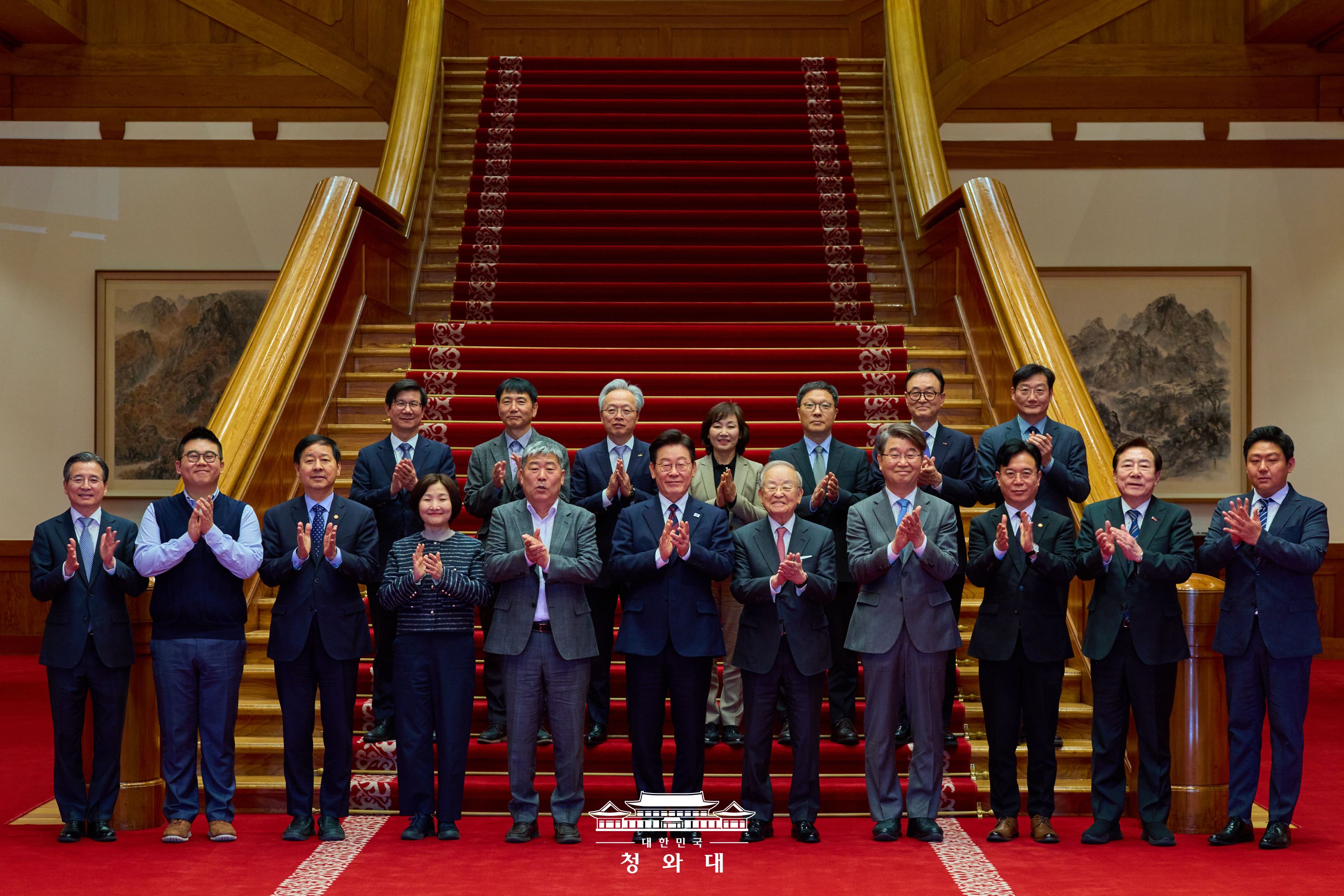 경제사회노동위원회 첫걸음을 내딛습니다 슬라이드1